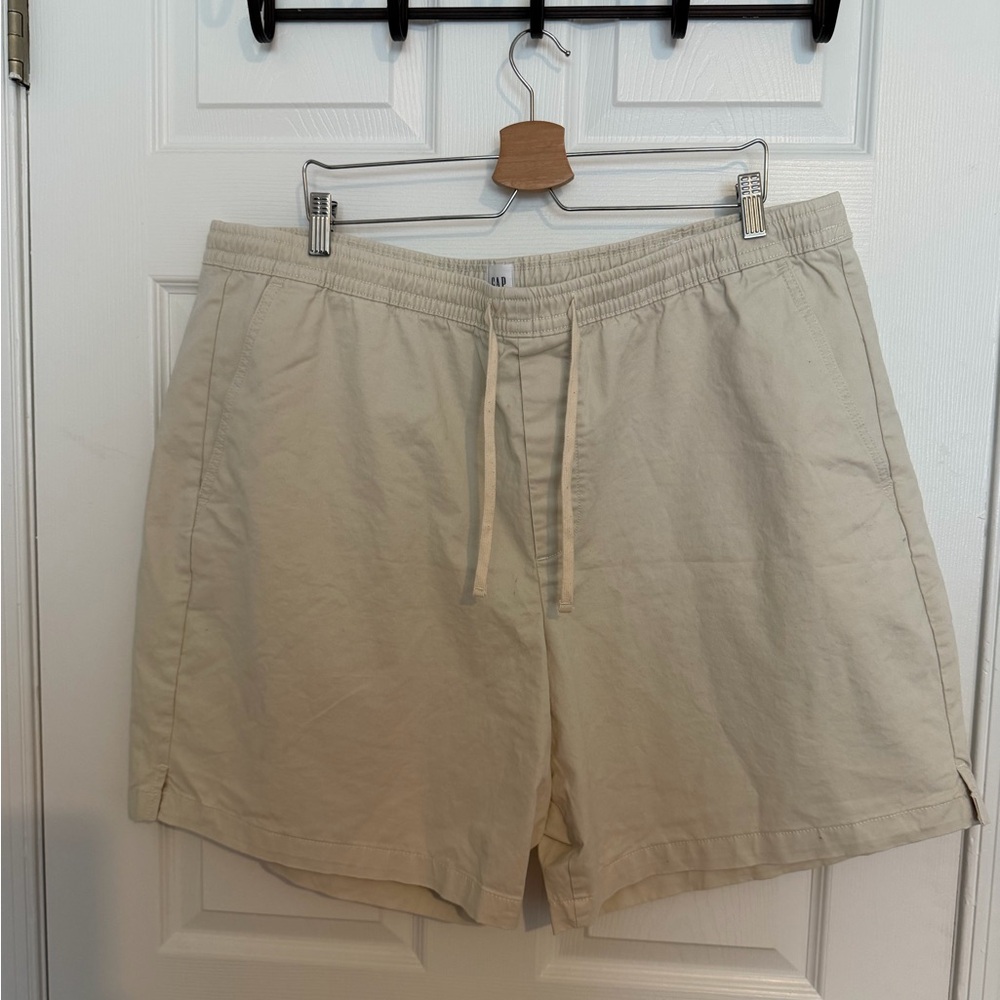 Men's Drawstring GAP Shorts in Khaki